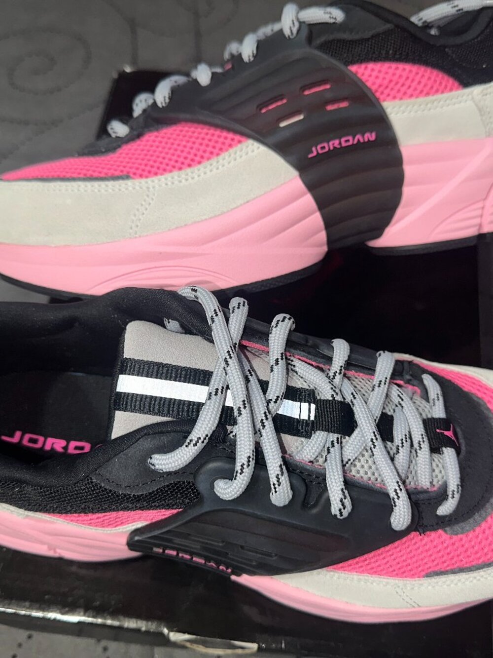 NIKE JORDAN TRUNNER O/S BLACK 2 PINK GRAY LOW SHOES SIZE 12 11 10 MEN NEW IN BOX